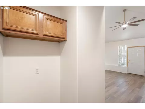 Entry Way - 2879 NE Division St, Gresham, OR 97030 photo 2 of 5