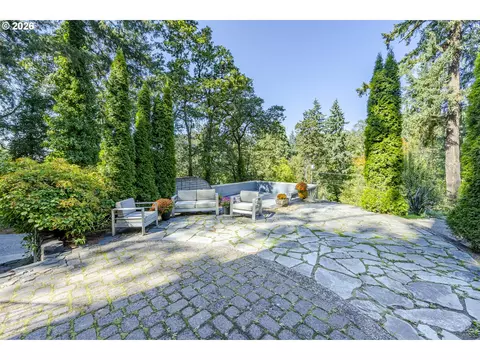 Exterior - 1820 E 28th Ave, Eugene, OR 97403 photo 7 of 12