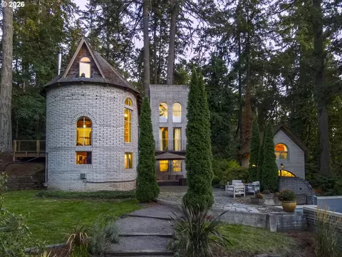 Exterior - 1820 E 28th Ave, Eugene, OR 97403 photo 2 of 12