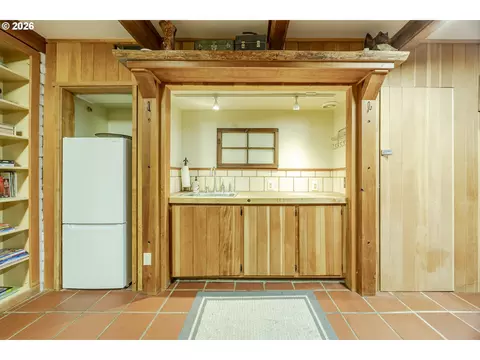 Kitchen - 1820 E 28th Ave, Eugene, OR 97403 photo 7 of 8