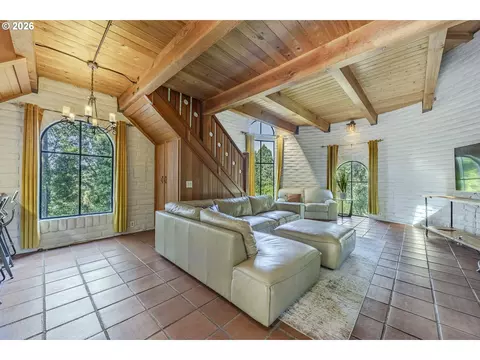 Living - 1820 E 28th Ave, Eugene, OR 97403 photo 1 of 5