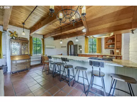 Kitchen - 1820 E 28th Ave, Eugene, OR 97403 photo 6 of 8