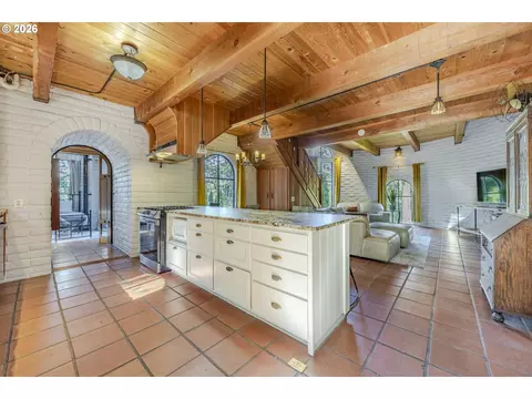 Kitchen - 1820 E 28th Ave, Eugene, OR 97403 photo 1 of 8