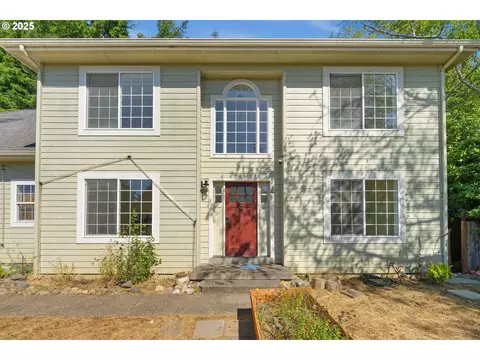 2279 Hamilton St, North Bend, OR 97459