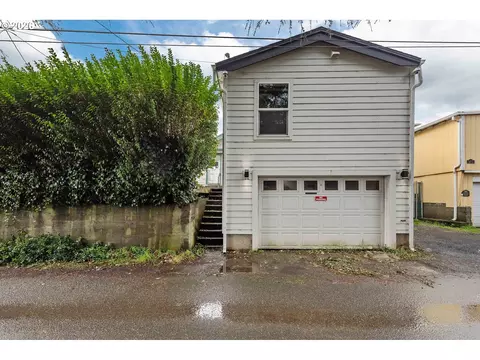 1481 Sherman Ave, North Bend, OR 97459