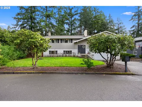 16430 Chessington Ct, Gladstone, OR 97027