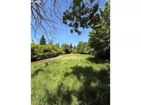 10861 E Burnside St, Portland, OR 97216
