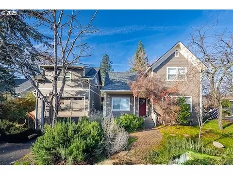 563 Rock And 152 Maple St, Ashland, OR 97520