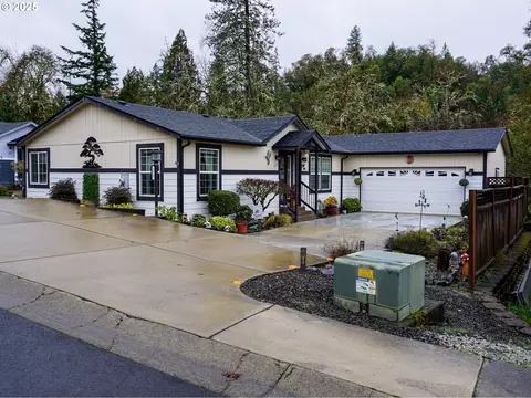 225 Knoll Terrace Dr, Canyonville, OR 97417