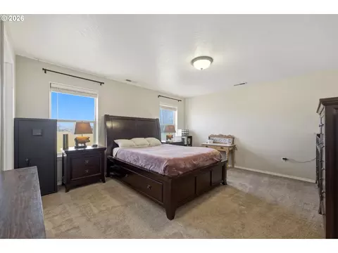 Bedroom - 495 SW Second St, Irrigon, OR 97844 photo 2 of 2