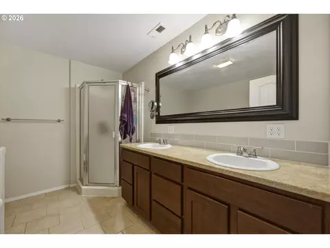 Bath - 495 SW Second St, Irrigon, OR 97844 photo 2 of 3
