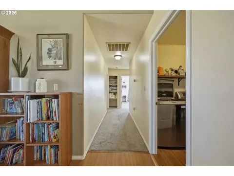 Entry Way - 495 SW Second St, Irrigon, OR 97844 photo 2 of 2