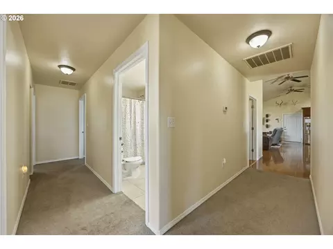 Entry Way - 495 SW Second St, Irrigon, OR 97844 photo 1 of 2