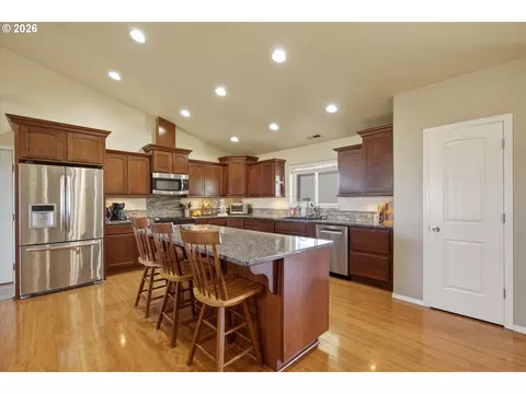 Kitchen - 495 SW Second St, Irrigon, OR 97844 photo 2 of 4