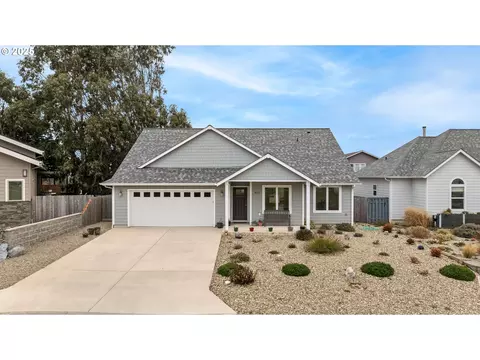 822 Spyglass Dr, Bandon, OR 97411