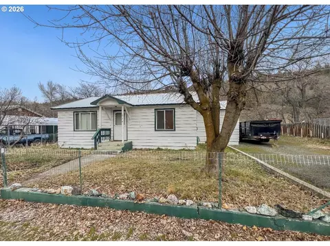 224 N Humbolt St, Canyon City, OR 97820