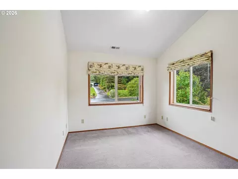 Bedroom - 28450 SE K W Anderson Rd, Gresham, OR 97080 photo 6 of 9