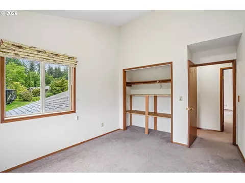 Bedroom - 28450 SE K W Anderson Rd, Gresham, OR 97080 photo 7 of 9