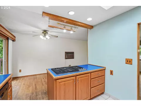 Kitchen - 28450 SE K W Anderson Rd, Gresham, OR 97080 photo 4 of 5