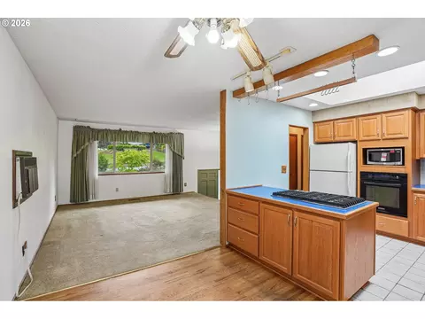 Living - 28450 SE K W Anderson Rd, Gresham, OR 97080 photo 3 of 6