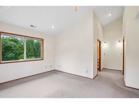 Bedroom - 28450 SE K W Anderson Rd, Gresham, OR 97080 photo 2 of 9