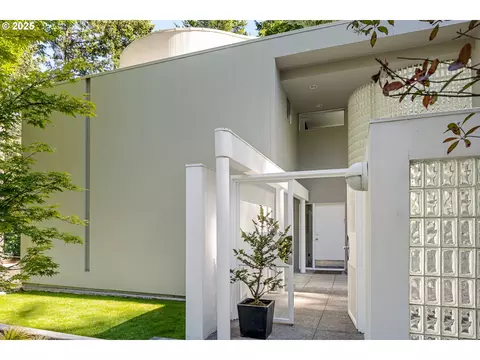 3232 SW Upper Cascade Dr, Portland, OR 97205