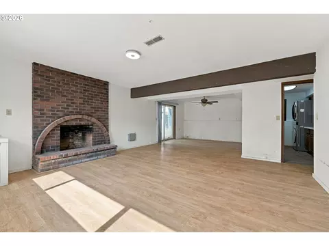 Living - 2821 SW Willowbrook Ct, Gresham, OR 97080 photo 8 of 9