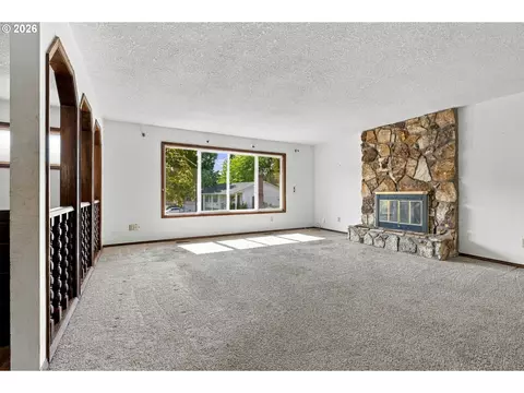 Living - 2821 SW Willowbrook Ct, Gresham, OR 97080 photo 1 of 9