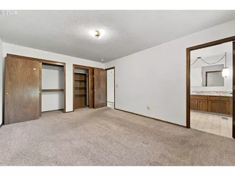 Bedroom - 2821 SW Willowbrook Ct, Gresham, OR 97080 photo 2 of 6