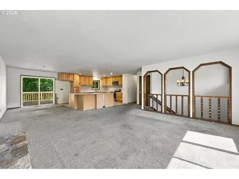 Living - 2821 SW Willowbrook Ct, Gresham, OR 97080 photo 4 of 9