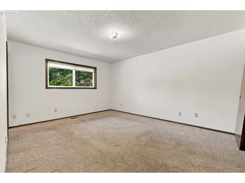 Bedroom - 2821 SW Willowbrook Ct, Gresham, OR 97080 photo 1 of 6