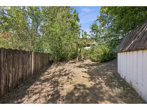 Exterior - 2821 SW Willowbrook Ct, Gresham, OR 97080 photo 5 of 12
