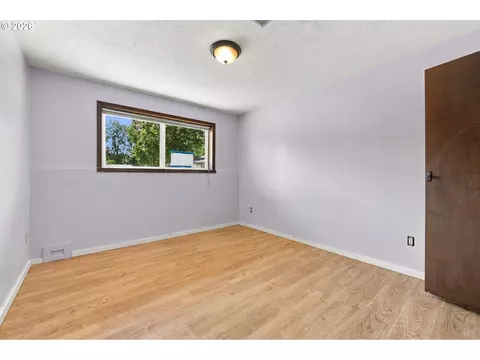 Bedroom - 2821 SW Willowbrook Ct, Gresham, OR 97080 photo 5 of 6