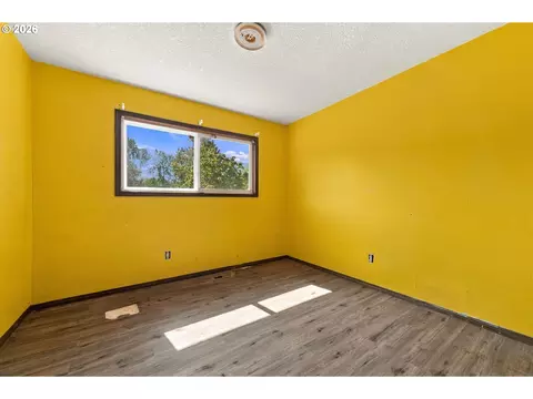 Bedroom - 2821 SW Willowbrook Ct, Gresham, OR 97080 photo 3 of 6