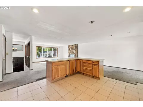 Living - 2821 SW Willowbrook Ct, Gresham, OR 97080 photo 6 of 9