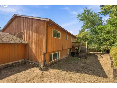 Exterior - 2821 SW Willowbrook Ct, Gresham, OR 97080 photo 9 of 12