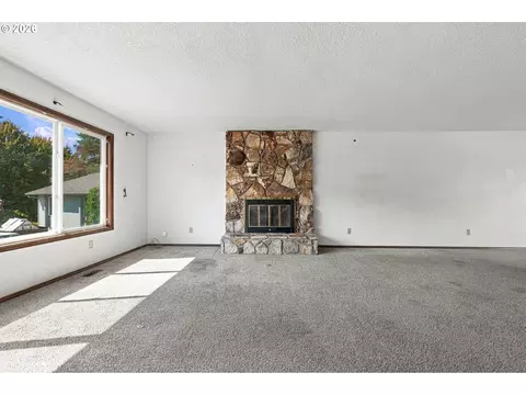 Living - 2821 SW Willowbrook Ct, Gresham, OR 97080 photo 2 of 9
