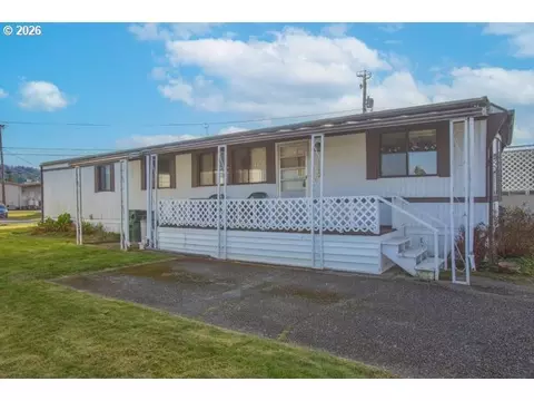 1413 Hawthorne Ave #32, Reedsport, OR 97467