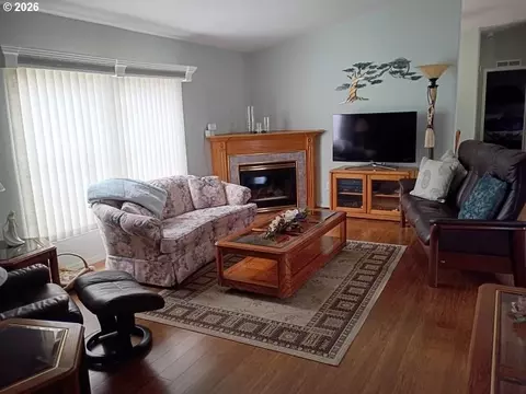 Living - 2490 Blue Boy Ln, Eugene, OR 97404 photo 2 of 6