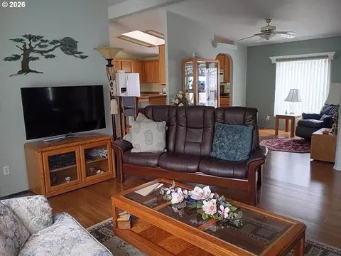 Living - 2490 Blue Boy Ln, Eugene, OR 97404 photo 5 of 6