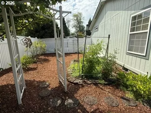 Exterior - 2490 Blue Boy Ln, Eugene, OR 97404 photo 7 of 7