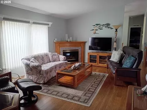 Living - 2490 Blue Boy Ln, Eugene, OR 97404 photo 4 of 6