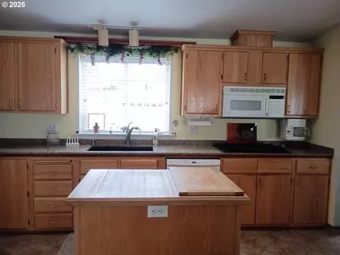 Kitchen - 2490 Blue Boy Ln, Eugene, OR 97404 photo 1 of 3