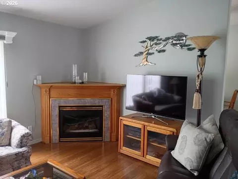 Living - 2490 Blue Boy Ln, Eugene, OR 97404 photo 3 of 6