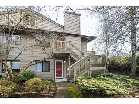 1927 Lake Isle Dr, Eugene, OR 97401