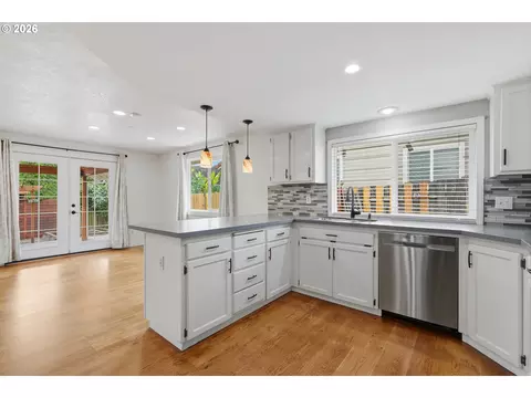 Kitchen - 3848 SW 8th St, Gresham, OR 97030 photo 3 of 5