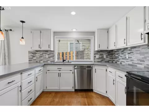 Kitchen - 3848 SW 8th St, Gresham, OR 97030 photo 5 of 5