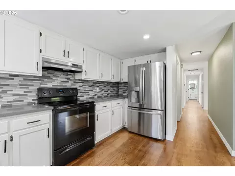 Kitchen - 3848 SW 8th St, Gresham, OR 97030 photo 4 of 5