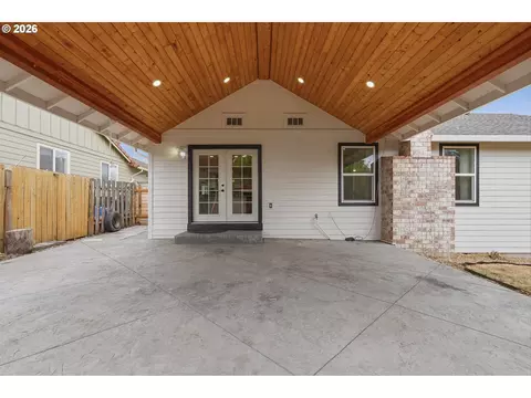 Exterior - 3848 SW 8th St, Gresham, OR 97030 photo 3 of 6