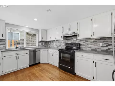 Kitchen - 3848 SW 8th St, Gresham, OR 97030 photo 2 of 5